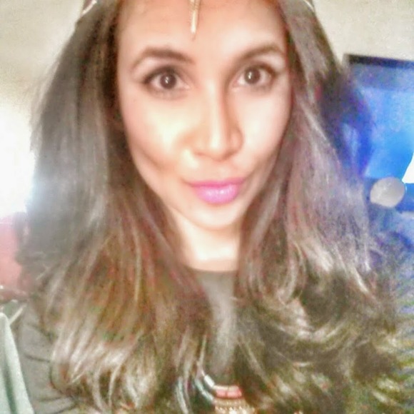 Meet your Posher, Emidia - Picture 1 of 1